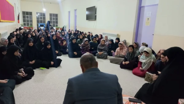 گفتگوی صمیمی سرپرست دانشگاه فرهنگیان استان گلستان با دانشجویان خوابگاهی پردیس امام خمینی (ره) ساختمان شماره 2 علی آباد  2