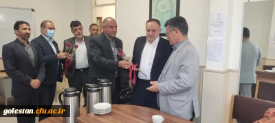 به مناسبت روز معلم از اساتید پردیس آیت الله خامنه ای گرگان با اهدای گل تقدیر شد