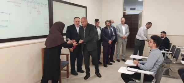 به مناسبت روز معلم از اساتید پردیس آیت الله خامنه ای گرگان با اهدای گل تقدیر شد 3