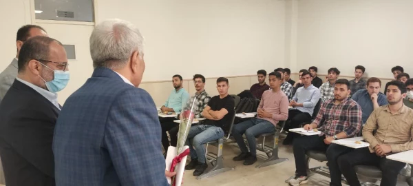 به مناسبت روز معلم از اساتید پردیس آیت الله خامنه ای گرگان با اهدای گل تقدیر شد 5