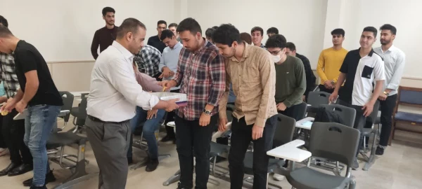 به مناسبت روز معلم از اساتید پردیس آیت الله خامنه ای گرگان با اهدای گل تقدیر شد 6