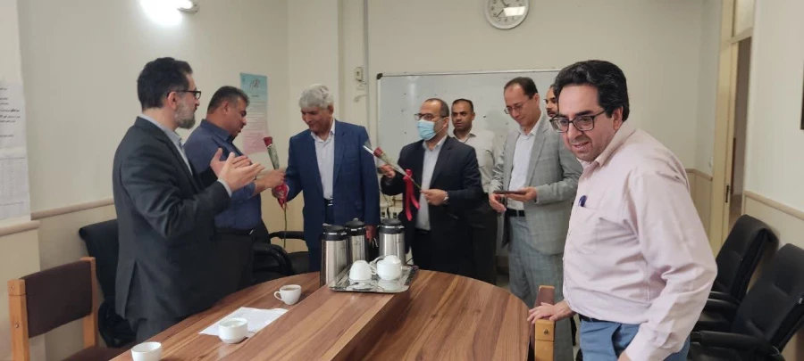 به مناسبت روز معلم از اساتید پردیس آیت الله خامنه ای گرگان با اهدای گل تقدیر شد 9