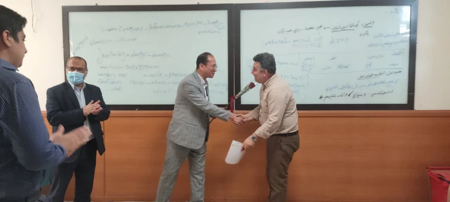 به مناسبت روز معلم از اساتید پردیس آیت الله خامنه ای گرگان با اهدای گل تقدیر شد 10