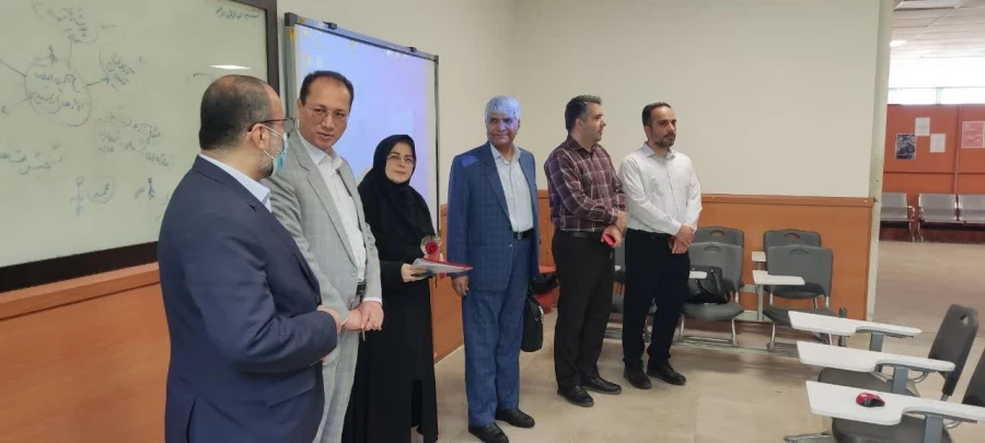 به مناسبت روز معلم از اساتید پردیس آیت الله خامنه ای گرگان با اهدای گل تقدیر شد 12