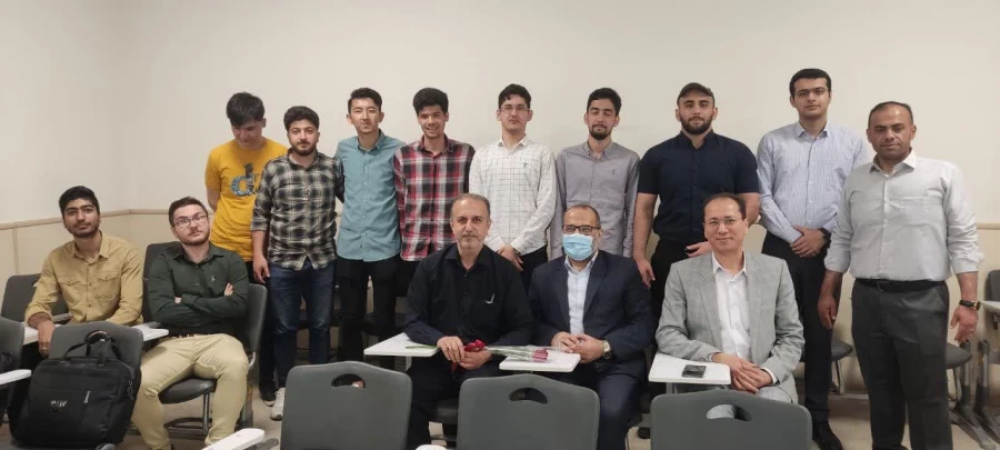 به مناسبت روز معلم از اساتید پردیس آیت الله خامنه ای گرگان با اهدای گل تقدیر شد 13