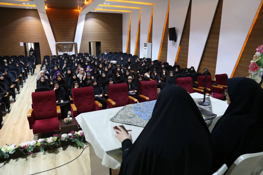 نشست توجیهی با موضوع آشنایی دانشجو معلمان جدید الورود با قوانین آموژشی، انضباطی، دانشجویی، فرهنگی و... 4