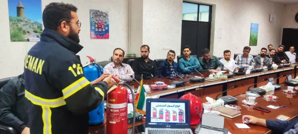 برگزاری کارگاه آشنایی با کپسول های آتش نشانی و نحوه کاربرد آنها ویژه کارکنان خدماتی و شاغل در سرای دانشجویی 2