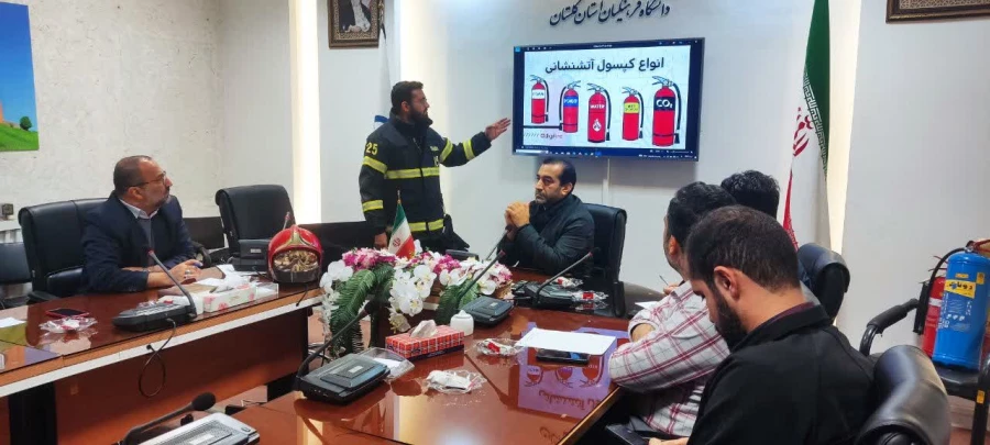 برگزاری کارگاه آشنایی با کپسول های آتش نشانی و نحوه کاربرد آنها ویژه کارکنان خدماتی و شاغل در سرای دانشجویی 4