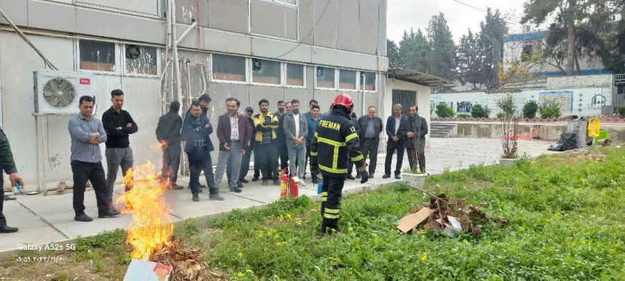 برگزاری کارگاه آشنایی با کپسول های آتش نشانی و نحوه کاربرد آنها ویژه کارکنان خدماتی و شاغل در سرای دانشجویی 12