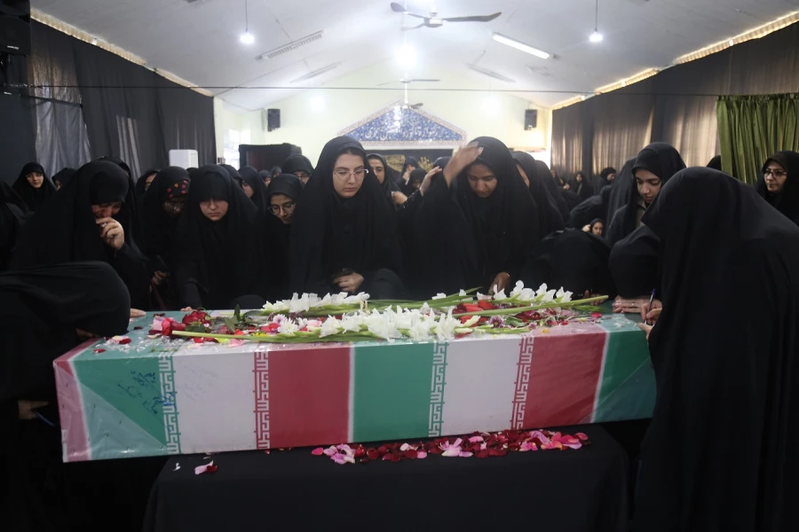 استقبال پرشور دانشجو معلمان پردیس امام خمینی (ره) گرگان از پیکر پاک شهید گمنام . 2