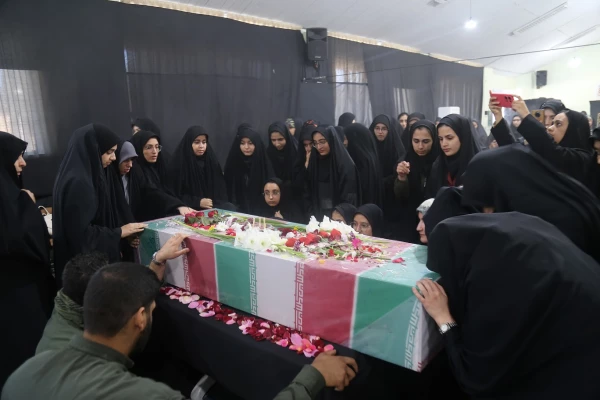 استقبال پرشور دانشجو معلمان پردیس امام خمینی (ره) گرگان از پیکر پاک شهید گمنام . 2