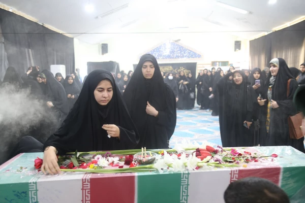 استقبال پرشور دانشجو معلمان پردیس امام خمینی (ره) گرگان از پیکر پاک شهید گمنام . 2