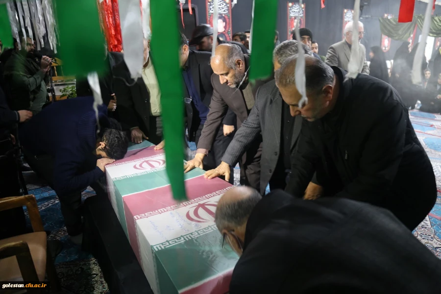 تشییع شهید گمنام بر روی دستان دانشجو معلمان پردیس امام خمینی (ره) گرگان. 2