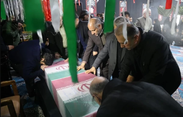 تشییع شهید گمنام بر روی دستان دانشجو معلمان پردیس امام خمینی (ره) گرگان. 2