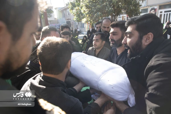 تشییع شهید گمنام بر روی دستان دانشجو معلمان پردیس امام خمینی (ره) گرگان. 3