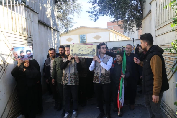 تشییع شهید گمنام بر روی دستان دانشجو معلمان پردیس امام خمینی (ره) گرگان. 7