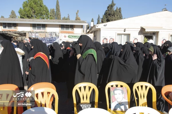 تشییع شهید گمنام بر روی دستان دانشجو معلمان پردیس امام خمینی (ره) گرگان. 9