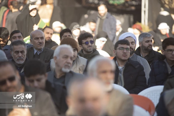 تشییع شهید گمنام بر روی دستان دانشجو معلمان پردیس امام خمینی (ره) گرگان. 10