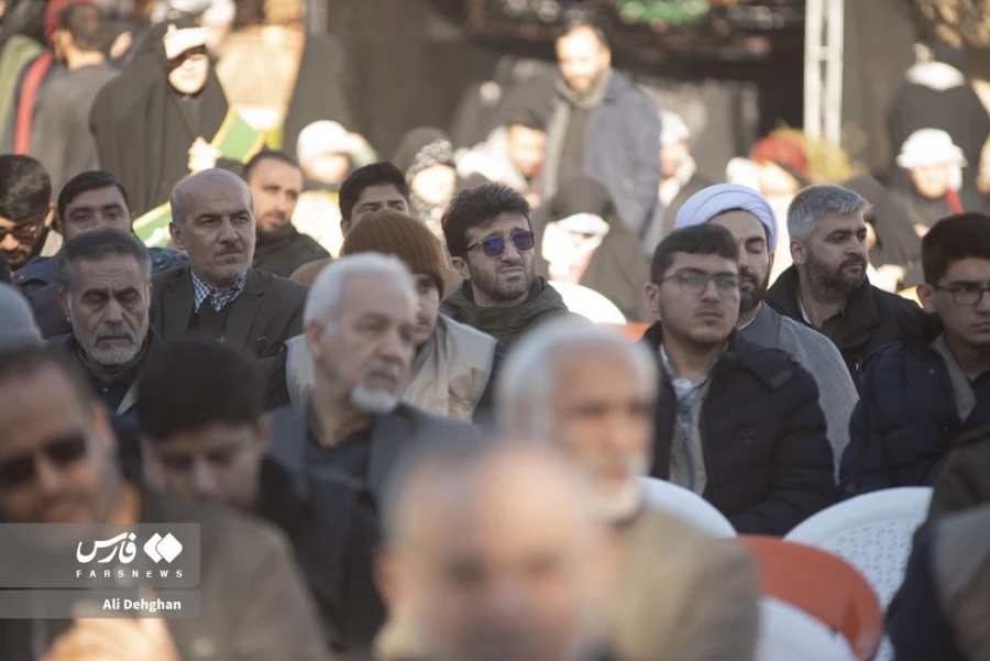 تشییع شهید گمنام بر روی دستان دانشجو معلمان پردیس امام خمینی (ره) گرگان. 10