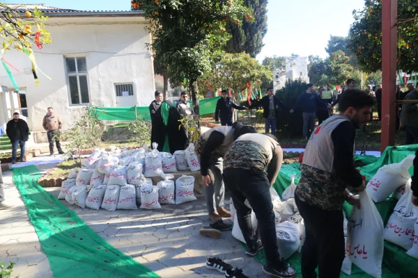 تشییع شهید گمنام بر روی دستان دانشجو معلمان پردیس امام خمینی (ره) گرگان. 2