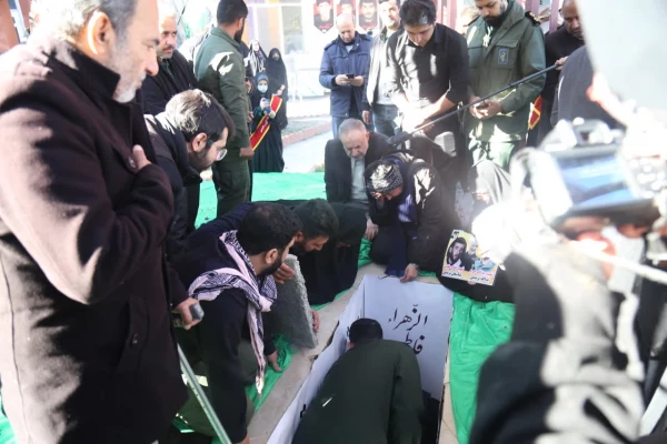 تشییع شهید گمنام بر روی دستان دانشجو معلمان پردیس امام خمینی (ره) گرگان. 4