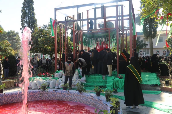 تشییع شهید گمنام بر روی دستان دانشجو معلمان پردیس امام خمینی (ره) گرگان. 2