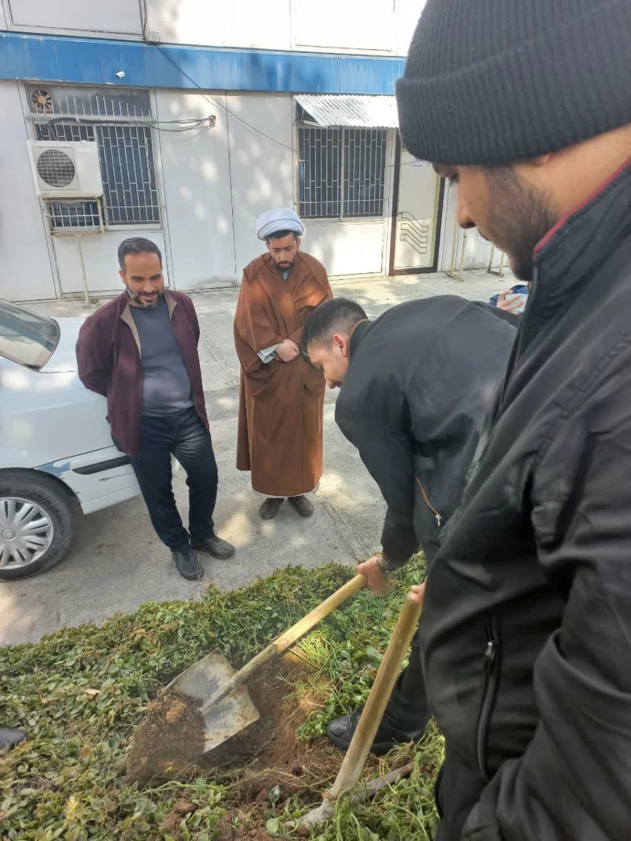 به مناسبت گرامی داشت هفته منابع طبیعی و روز درختکاری ، مراسم کاشت نهال در محوطه پردیس آیت الله خامنه ای گرگان برگزار شد  9