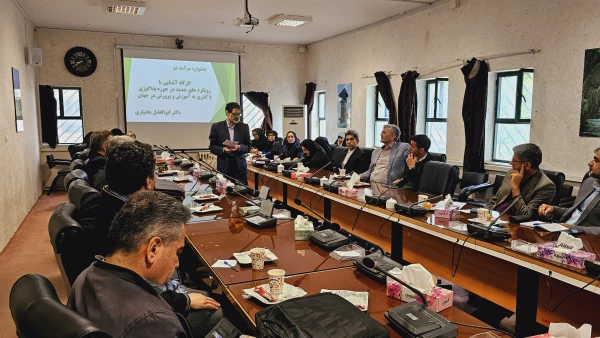 کارگاه آشنایی با رویکردهای جدید در حوزه پداگوژی با گذری به آموزش پژوهی برگزار شد 8