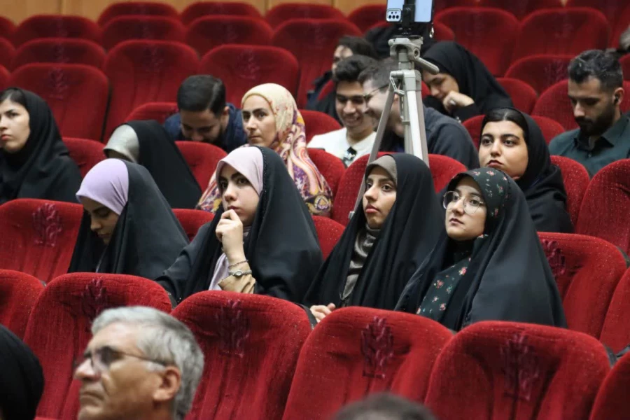 دانشگاه فرهنگیان استان گلستان مقام های دوم و سوم مسابقات ملی مناظره دانشجویان دانشگاه های استان را بدست آورد. 10