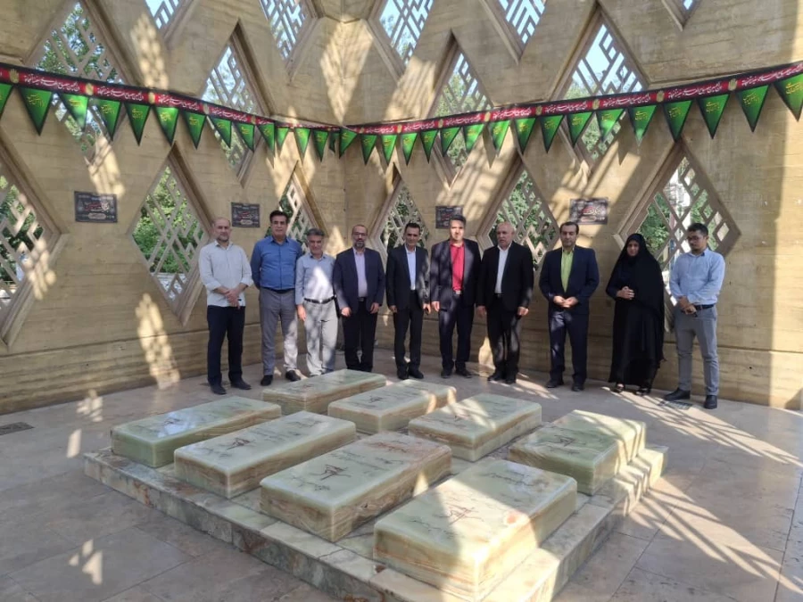 سرپرست جدید دانشگاه فرهنگیان استان گلستان در اولین ساعات کاری خود با حضور در تپه نورالشهدا گرگان ضمن تجدید میثاق با شهدا فعالیت اداری وکاری خود را آغاز کرد. 4