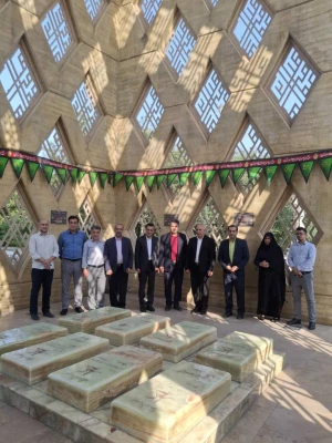 سرپرست جدید دانشگاه فرهنگیان استان گلستان در اولین ساعات کاری خود با حضور در تپه نورالشهدا گرگان ضمن تجدید میثاق با شهدا فعالیت اداری وکاری خود را آغاز کرد. 5