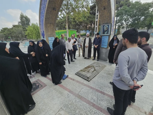 به مناسبت هفته دولت مراسم غبار روبی و زیارت مزار شهدا با حضور همکاران دانشگاه فرهنگیان استان گلستان  3