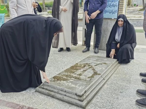 به مناسبت هفته دولت مراسم غبار روبی و زیارت مزار شهدا با حضور همکاران دانشگاه فرهنگیان استان گلستان  4