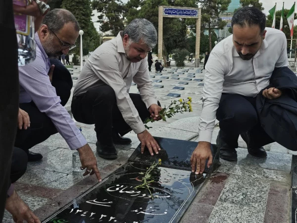 به مناسبت هفته دولت مراسم غبار روبی و زیارت مزار شهدا با حضور همکاران دانشگاه فرهنگیان استان گلستان  5