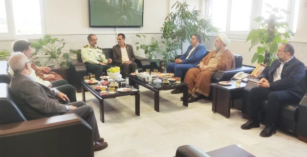 همزمان با هفته نیروی انتظامی سرپرست دانشگاه به همراه جمعی از همکاران با فرمانده انتظامی گلستان دیدار کردند 3