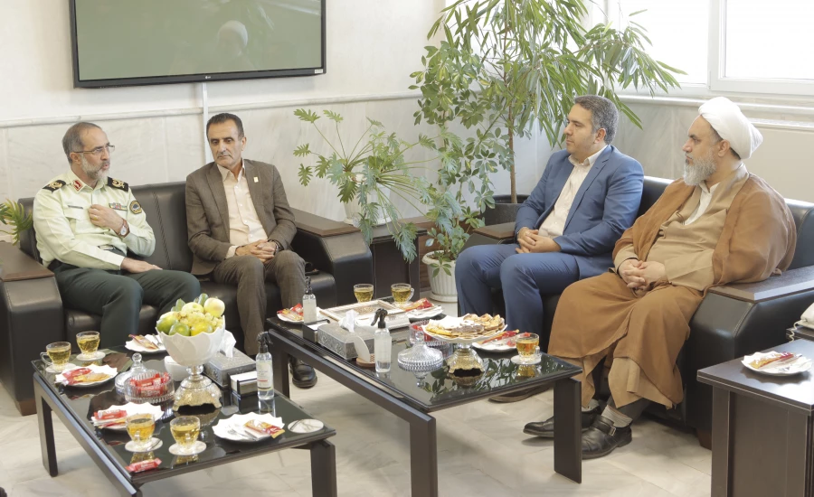 همزمان با هفته نیروی انتظامی سرپرست دانشگاه به همراه جمعی از همکاران با فرمانده انتظامی گلستان دیدار کردند 4