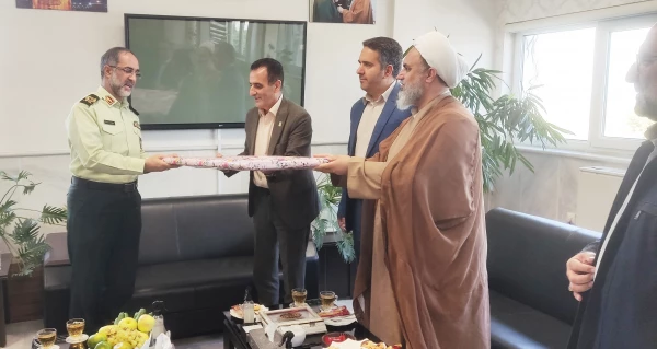 همزمان با هفته نیروی انتظامی سرپرست دانشگاه به همراه جمعی از همکاران با فرمانده انتظامی گلستان دیدار کردند 11