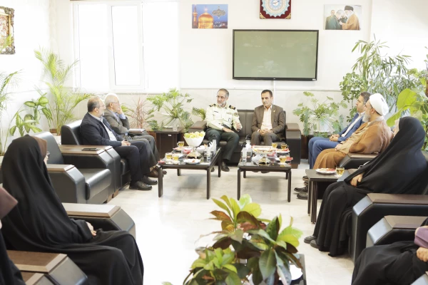 همزمان با هفته نیروی انتظامی سرپرست دانشگاه به همراه جمعی از همکاران با فرمانده انتظامی گلستان دیدار کردند 5