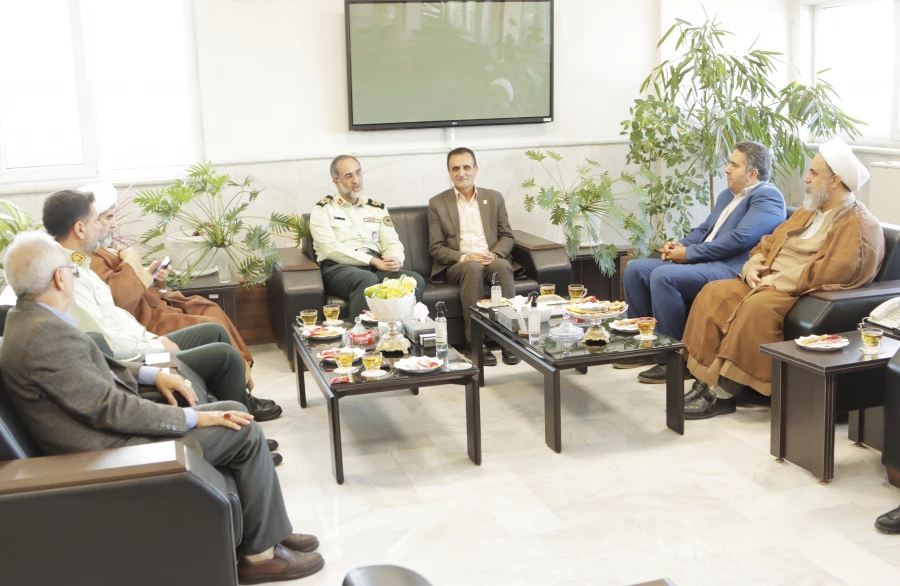 همزمان با هفته نیروی انتظامی سرپرست دانشگاه به همراه جمعی از همکاران با فرمانده انتظامی گلستان دیدار کردند 6