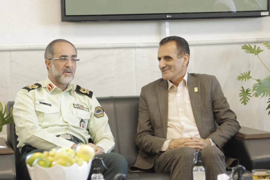 همزمان با هفته نیروی انتظامی سرپرست دانشگاه به همراه جمعی از همکاران با فرمانده انتظامی گلستان دیدار کردند 10