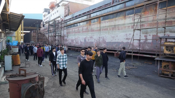 برگزاری اردوی علمی راهیان پیشرفت دانشجویان واحد دانشگاهی شهید بهشتی از شرکت کشتی سازی صدرا

 5