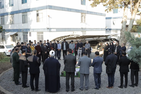 غبارروبی و عطرافشانی گلزار شهیدگمنام دانشگاه در روز دانشجو 4