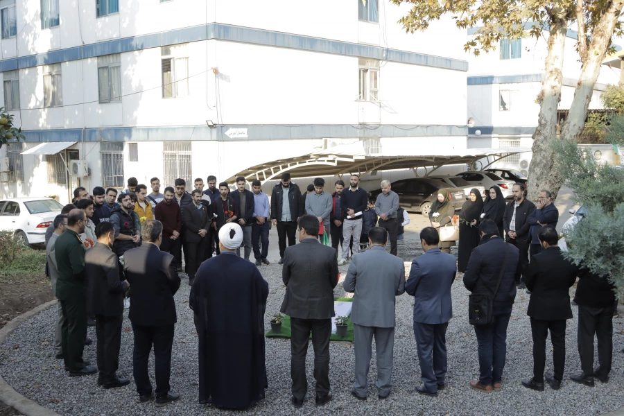 غبارروبی و عطرافشانی گلزار شهیدگمنام دانشگاه در روز دانشجو 4