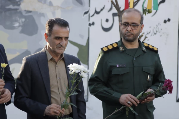 غبارروبی و عطرافشانی گلزار شهیدگمنام دانشگاه در روز دانشجو 8